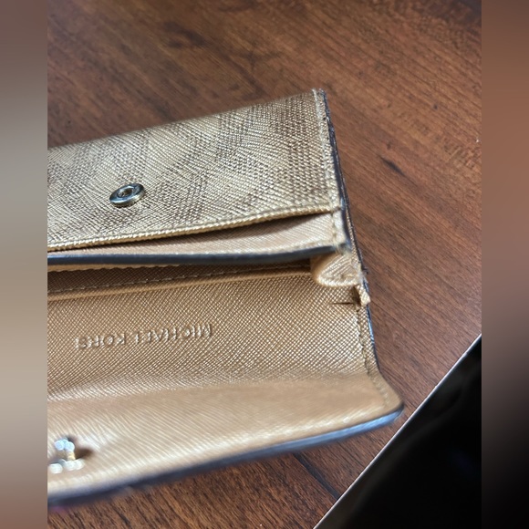 2 piece Michael Kors tote & MK business cardholder - Picture 11 of 16